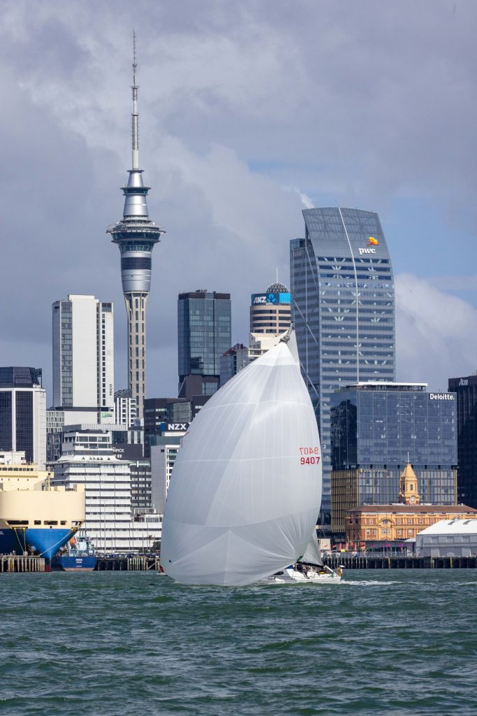 Ākonga at the start of the race // Photo credit: Roger Mills / Boating New Zealand