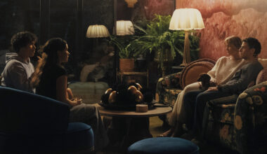 (L to R) Charles Melton as Austin Davis, Cailee Spaeny as Ashley Miller, Carey Mulligan as Lindsay Crane-Martin, Oscar Isaac as Josh Martin in episode 202 of Beef.