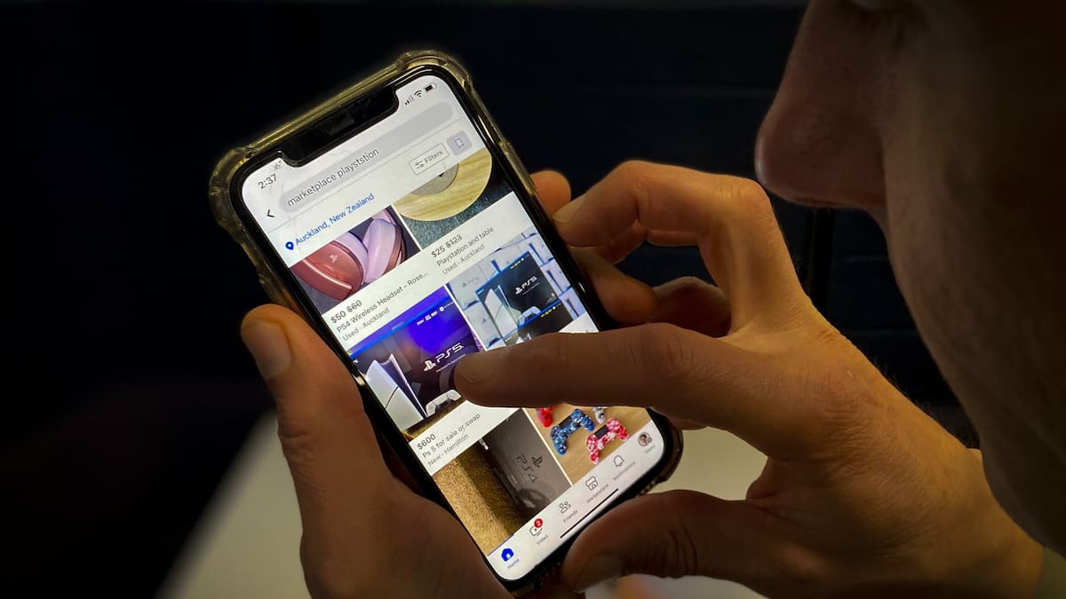 Auckland Facebook car scammer Rohinel Prasad led police on 160km/h chase