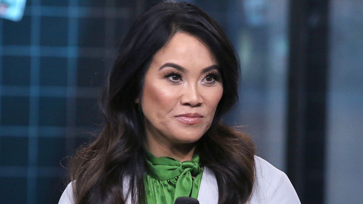 Dr. Sandra Lee appears on a TV show