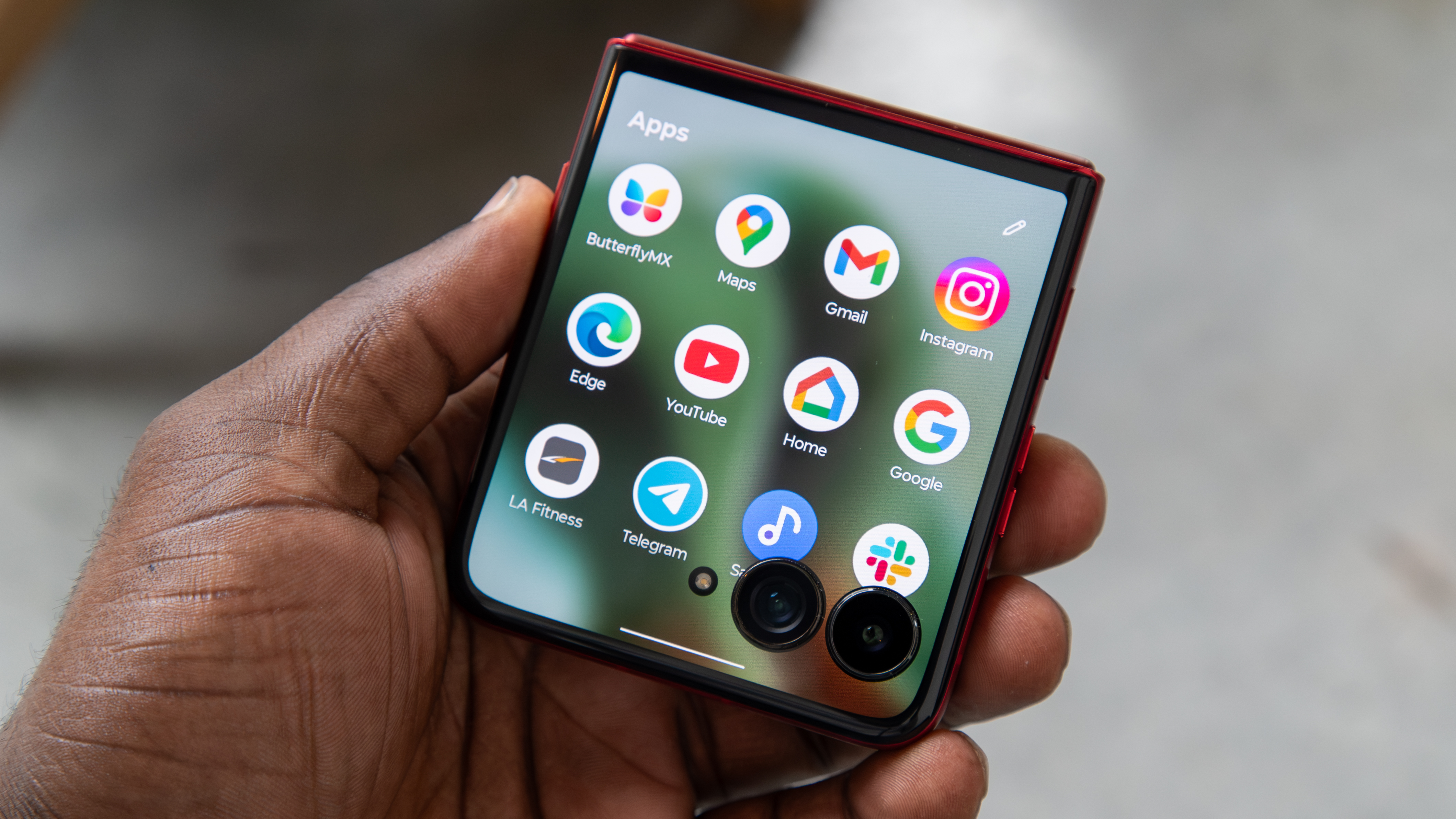 Apps on the Razr Ultra 2025 cover screen