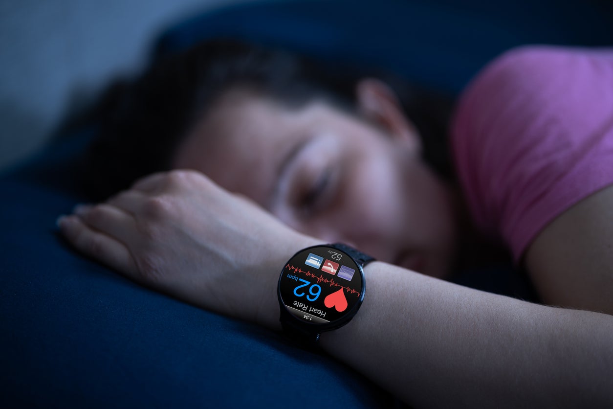 Smartwatches estimate sleep using movement and heart rate
