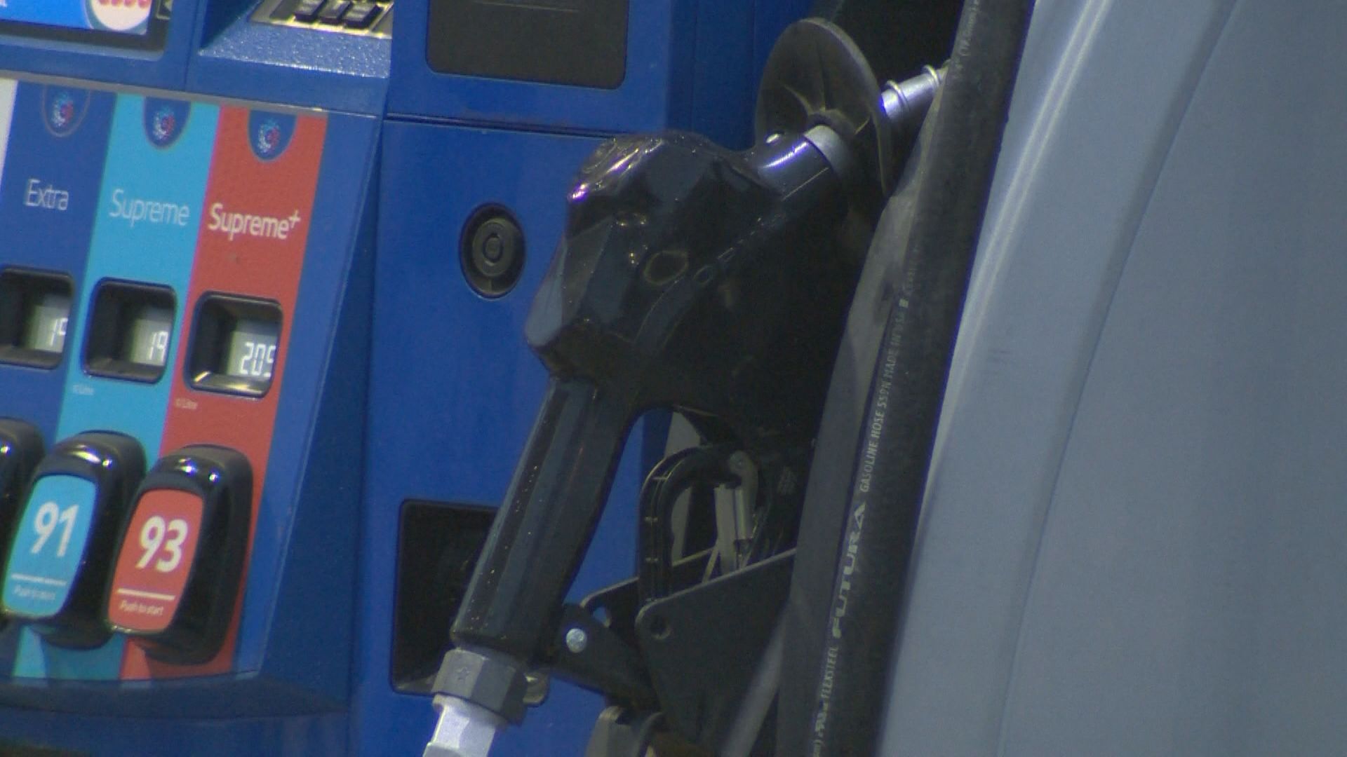 Click to play video: 'What drivers need to know about falling gas prices'