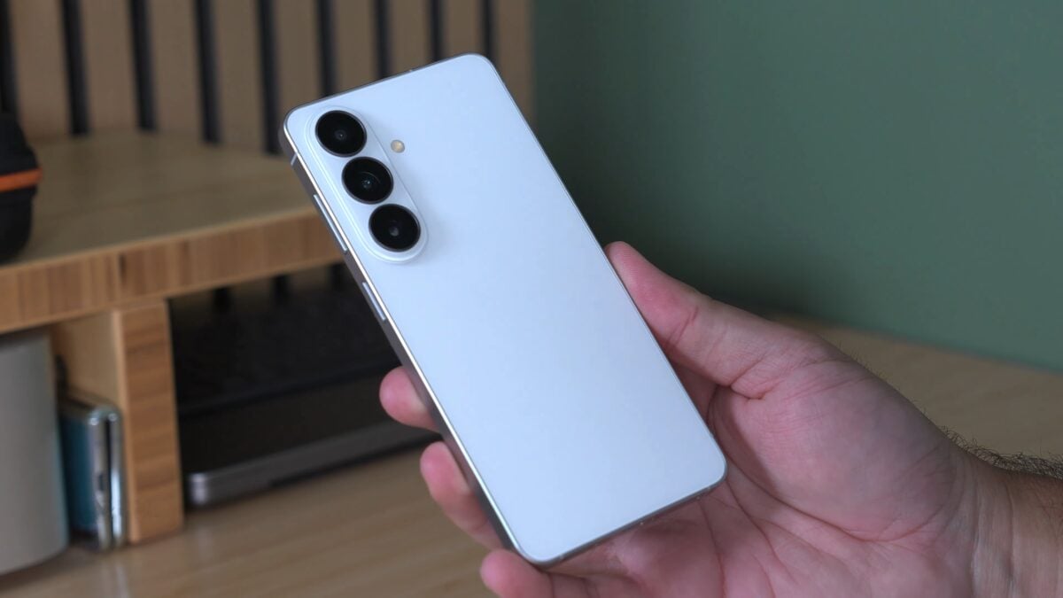 Rumor says the Galaxy S27 might move its cameras to make room for Qi2 magnets