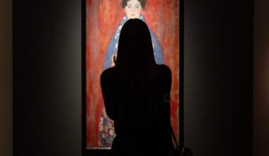 Woman With Her Back to the Viewer in Gallery Photos Speaks Out