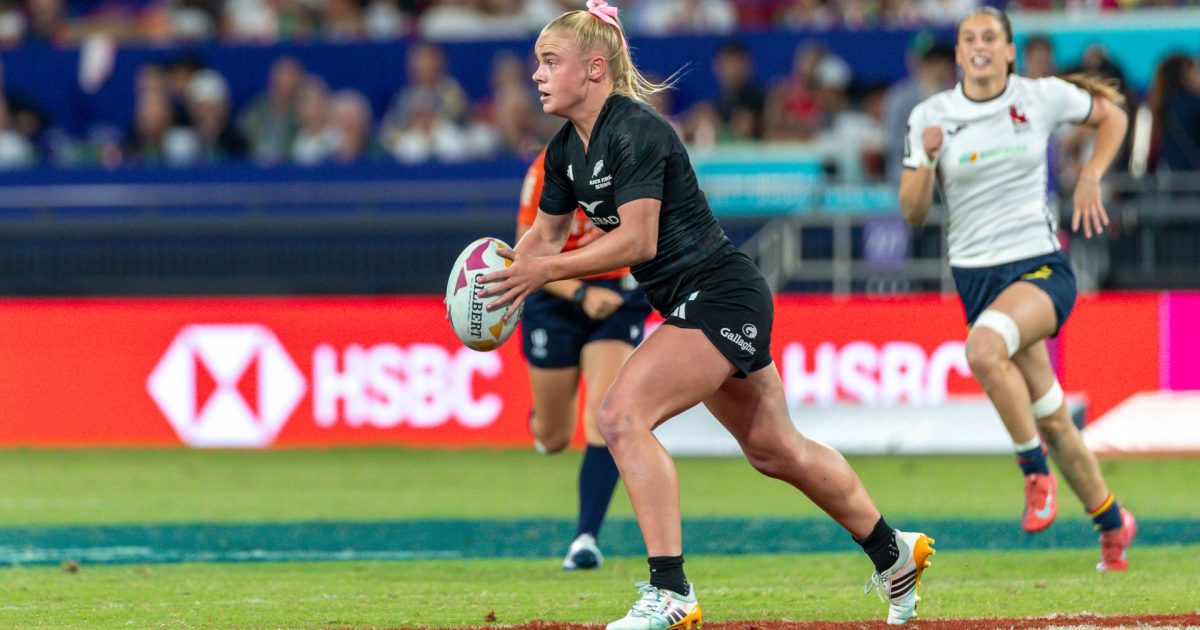New Zealand power into Hong Kong Sevens semis as four-peat bid continues