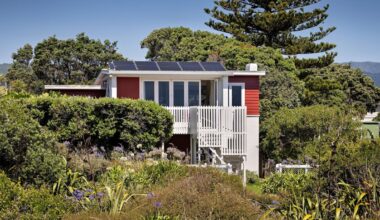 What makes a Kiwi bach? The simple holiday homes reshaping design