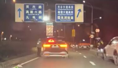 Driverless robotaxis malfunction on Chinese motorway, leaving passengers stuck