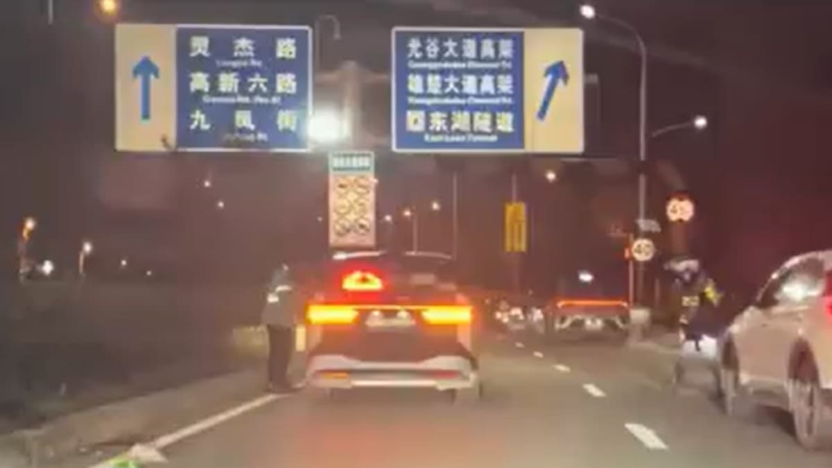 Driverless robotaxis malfunction on Chinese motorway, leaving passengers stuck