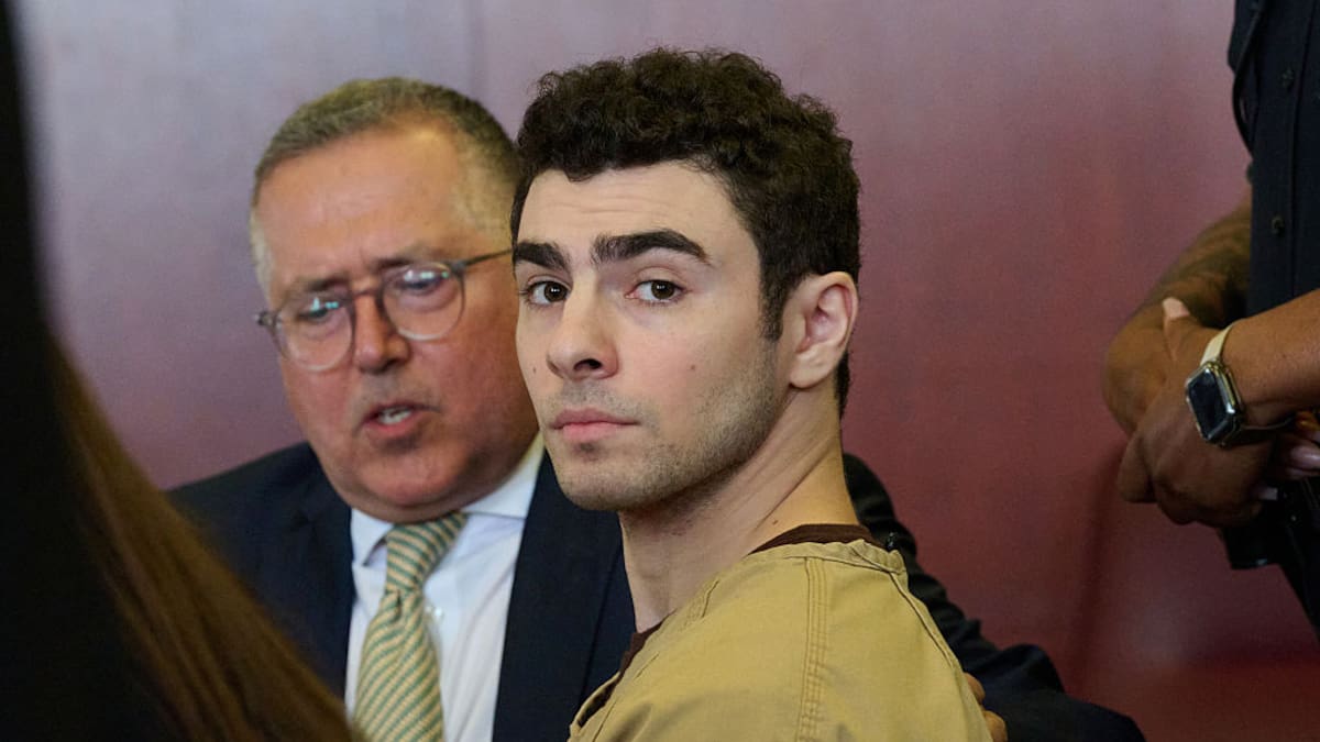 Luigi Mangione federal trial over healthcare CEO killing delayed to January