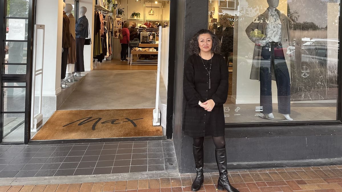 Rotorua Lakes Council apologises after retailers incorrectly told they had to close on Easter Sunday