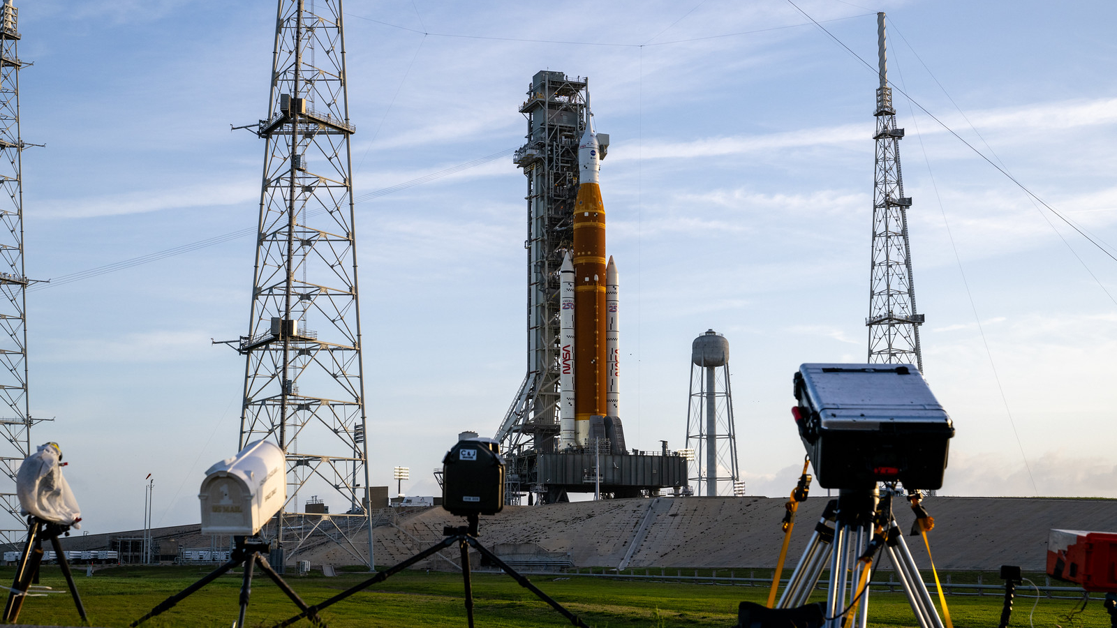 Artemis 2 moon rocket on the pad