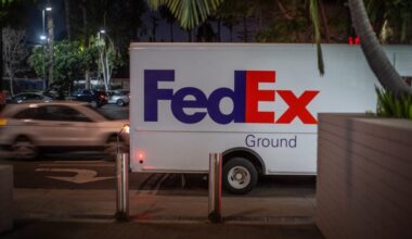 UPS, FedEx To Return Billions In Tariffs To Customers - FedEx (NYSE:FDX)