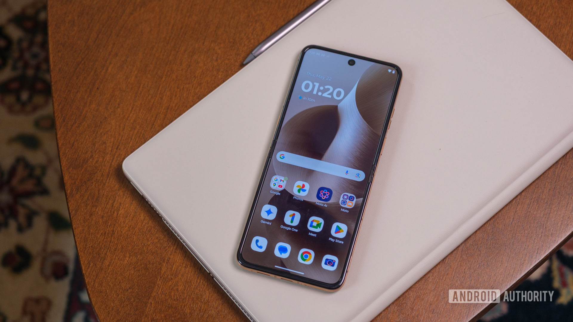 Motorola Razr Ultra home screen