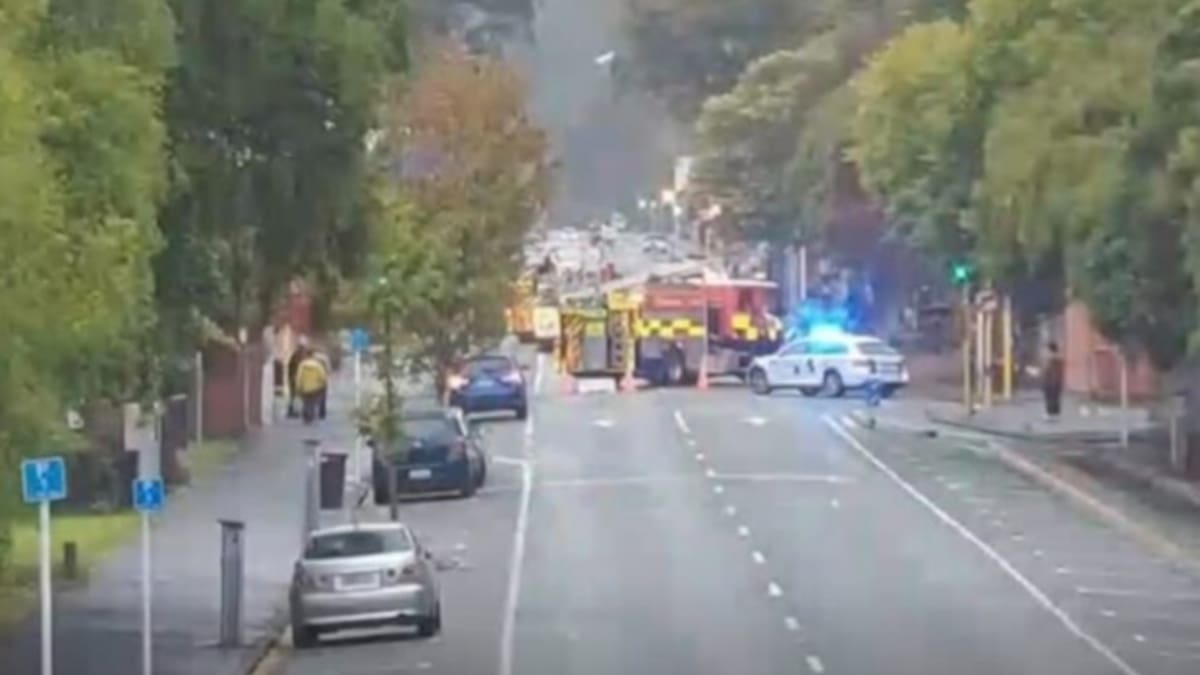 Fire in derelict Dunedin building closes State Highway 1