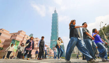 ADB forecasts GDP to rise 7.6 percent on semiconductors