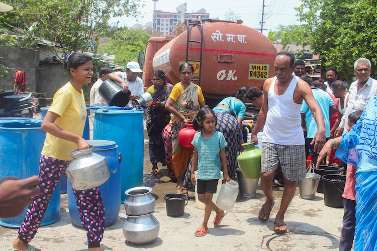 People collect water from a tanker due to water shortage in Maharashtra. (Photo: PTI)