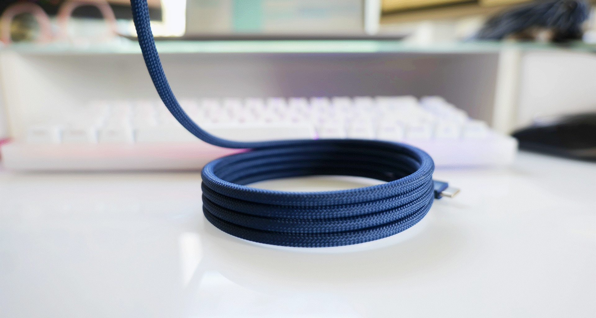 Scosche Statik MagStack USB-C cable coiling itself.