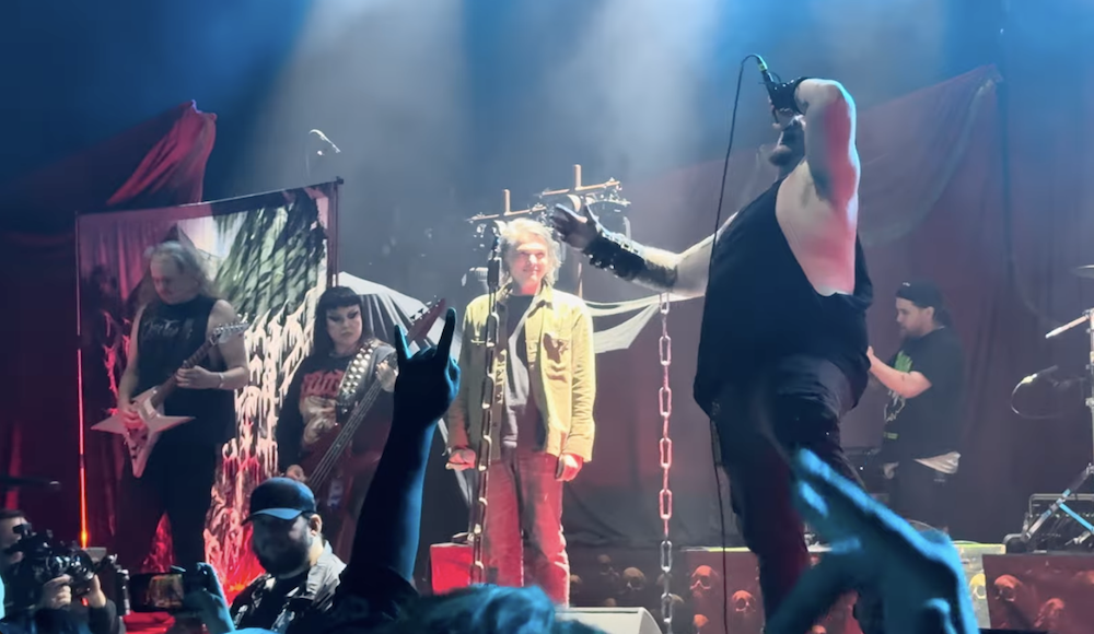 Frozen Soul Surprise Crowd with Appearance from Gerard Way