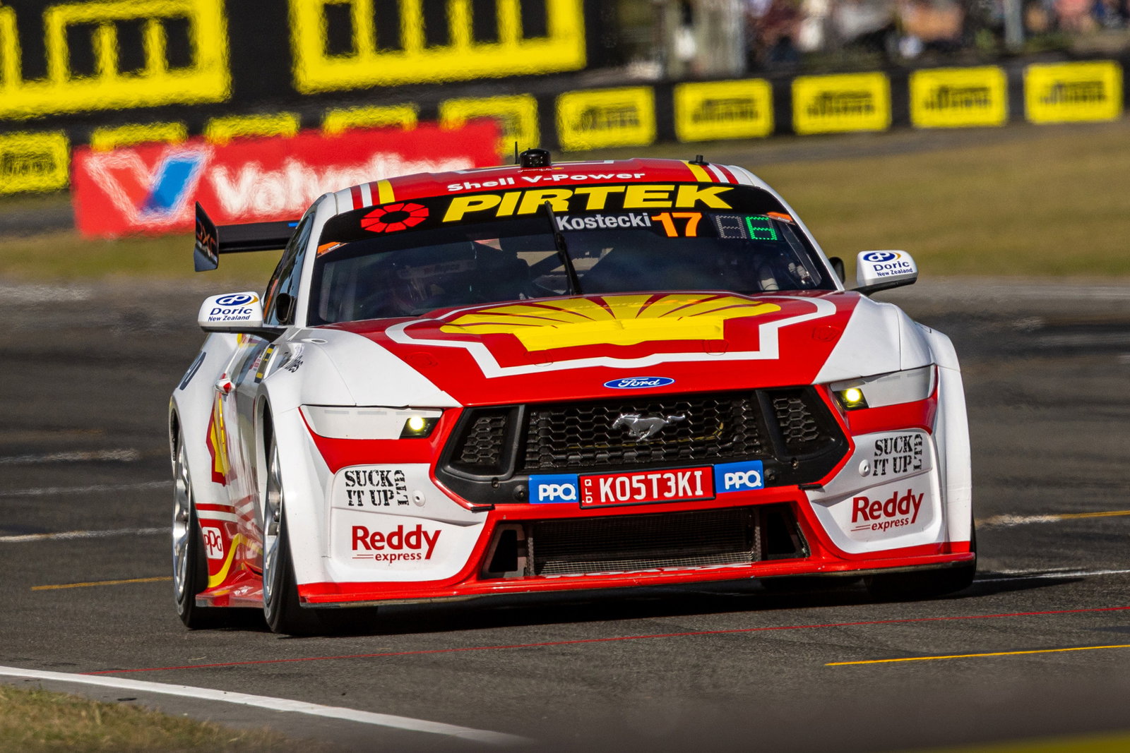 Kostecki clinches Christchurch Race 2 pole as Cameron stars