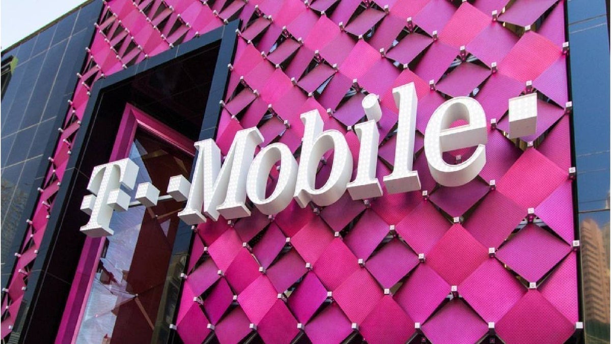 T-Mobile charges customer $3,300 for three iPhones the carrier said would be free