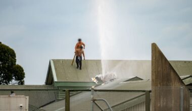 Oranga Tamariki: Korowai Manaaki youth justice residents still on Wiri roof after 21 hours