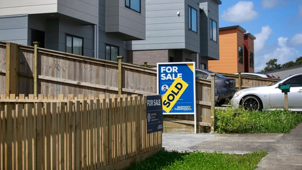 Housing market: House sales keep falling as first-home buyers drive demand – The Front Page