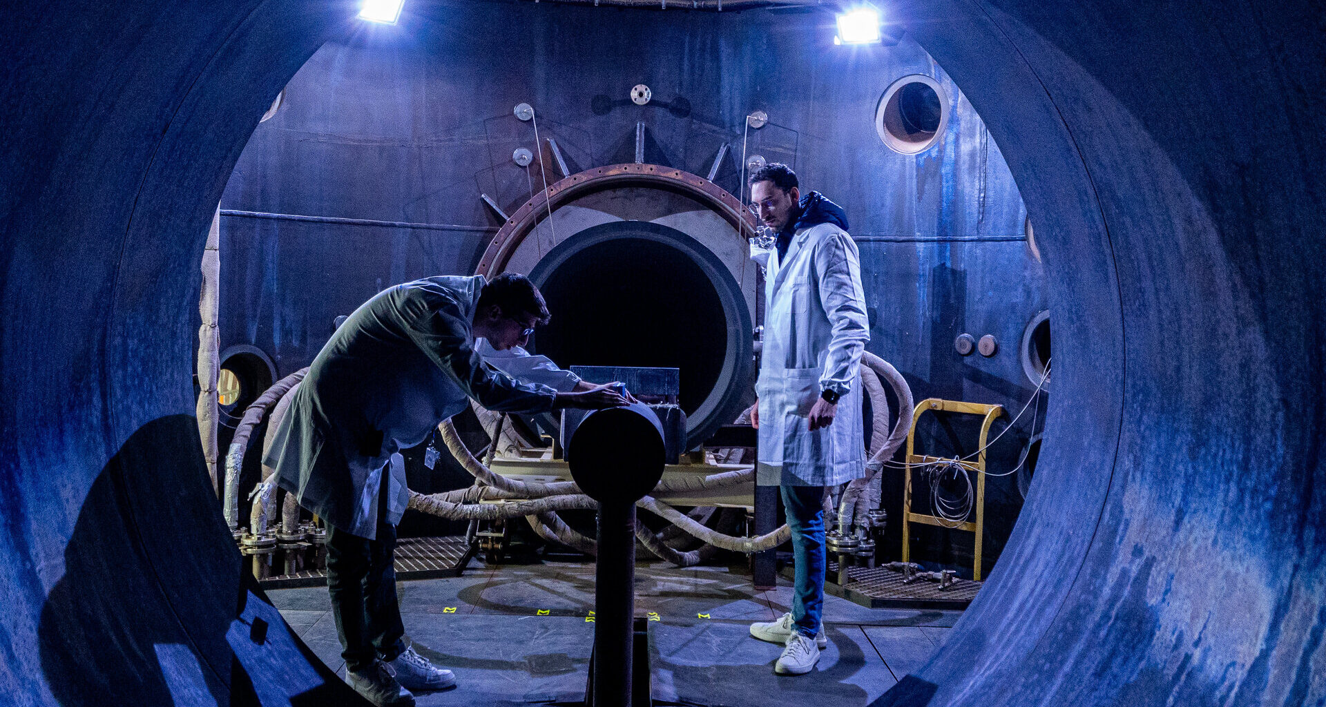Team preparing the plasma wind tunnel