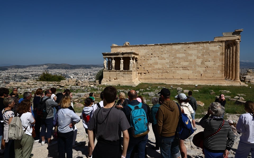 Tourism receipts rose 70% in January-February