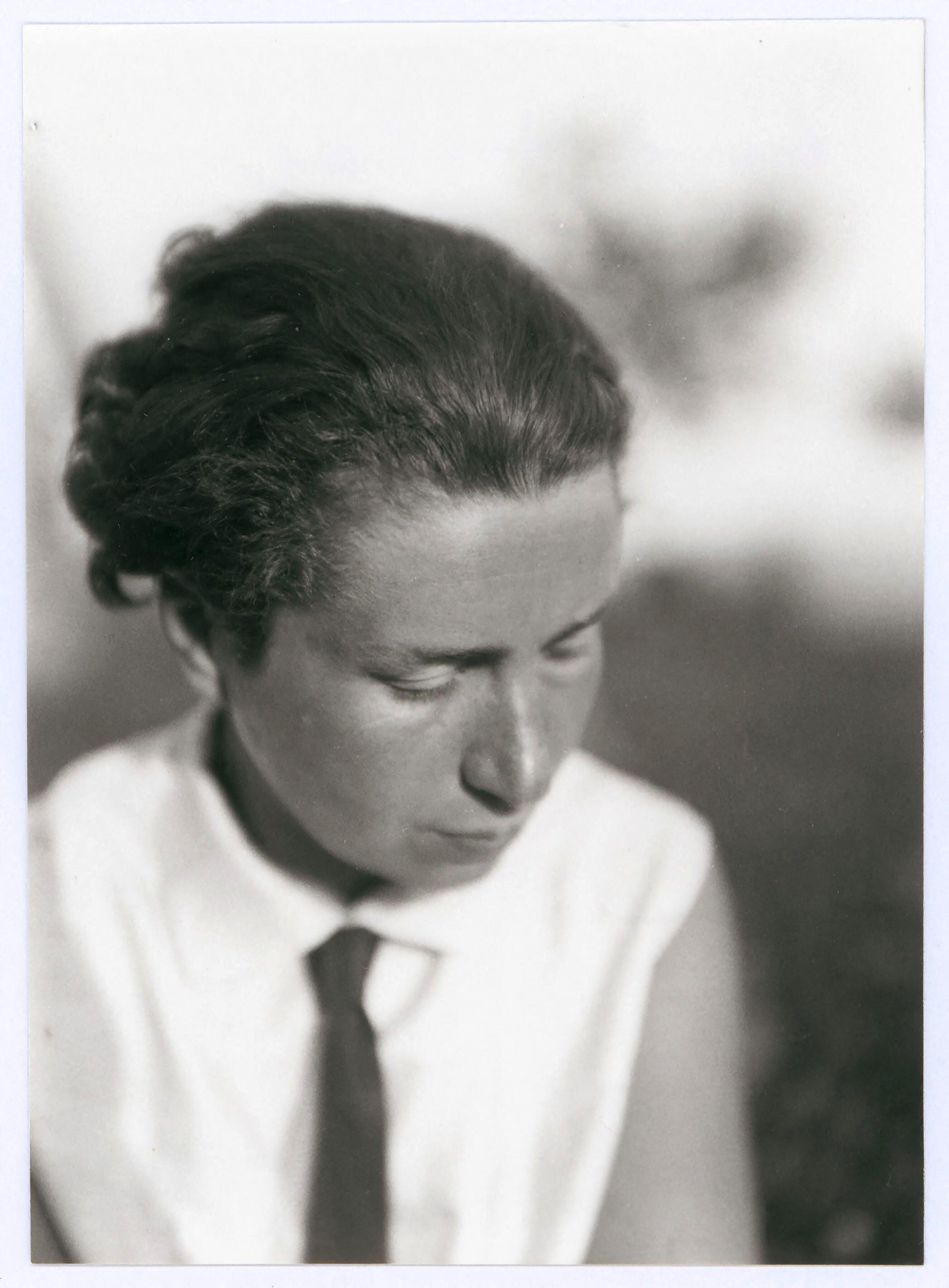 3CP6WKJ Portrait of Lucia Moholy. Museum: PRIVATE COLLECTION. Author: ANONYMOUS.