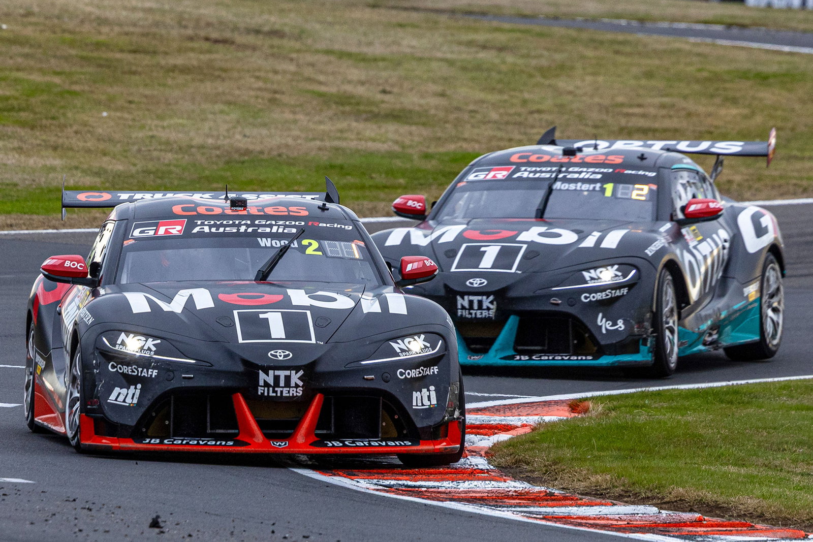 Ryan Wood leads Chaz Mostert at Taupo