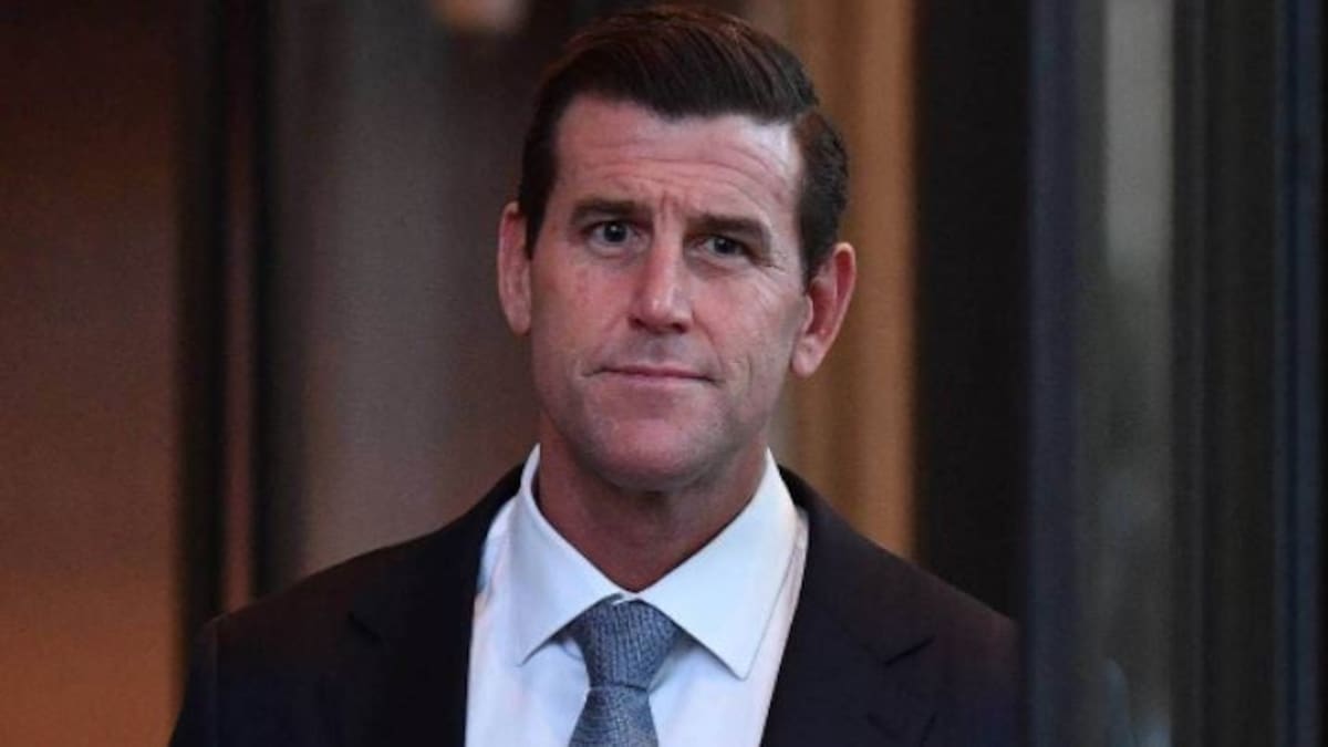 Ben Roberts-Smith arrested at Sydney Airport after investigation into alleged war crimes