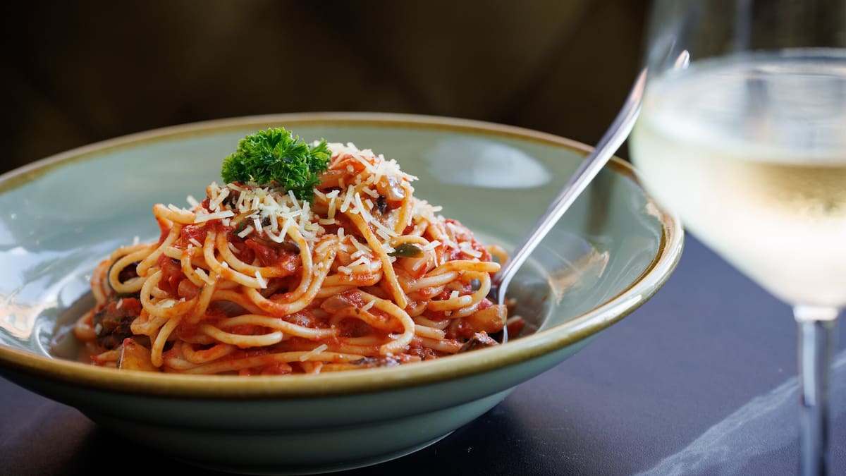 Jesse Mulligan Restaurant Review: Casa Bella On Karangahape Rd Is Italian From A Different Decade