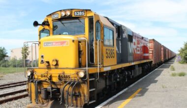 KiwiRail urged to implement automatic stops for trains that run red lights after near-miss