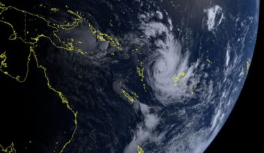 Subtropical low and cyclone threat: Heavy rain warnings for North Island