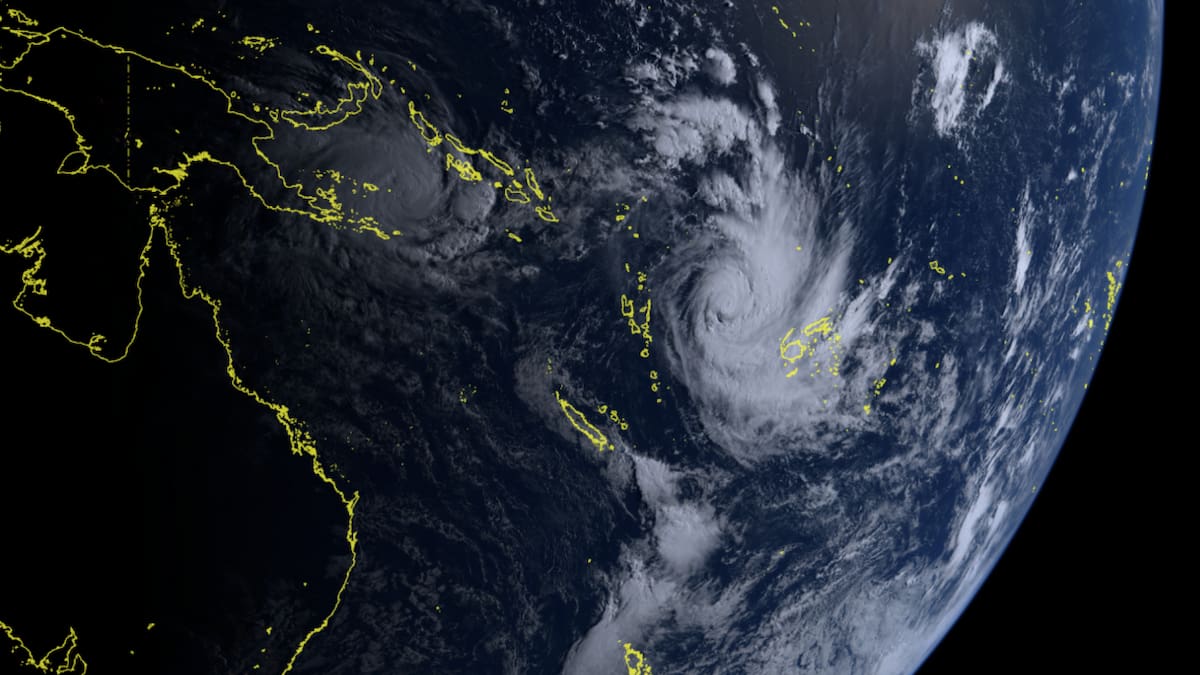 Subtropical low and cyclone threat: Heavy rain warnings for North Island