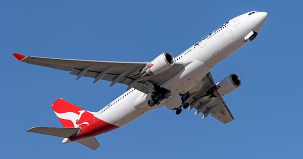 Person dies on Qantas flight from US to Auckland