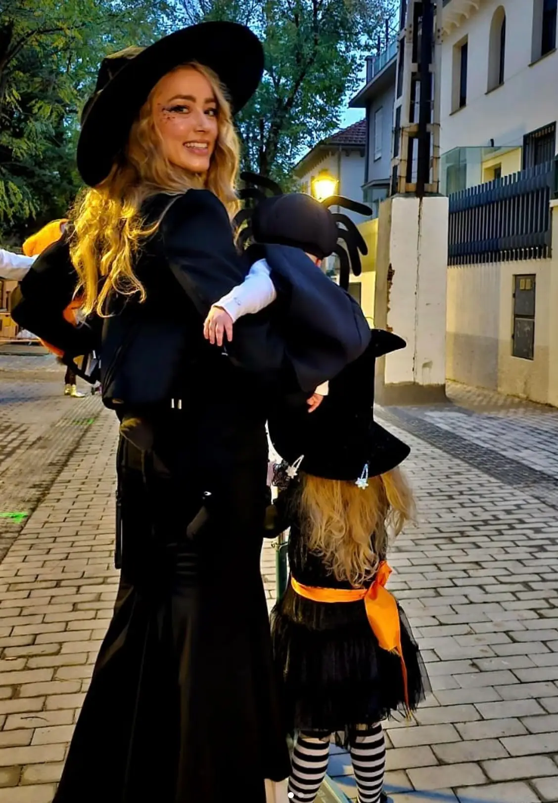 The mum pictured celebrating Halloween in Spain with her children last year (Instagram/@amberheard)