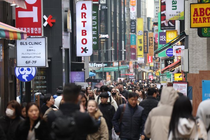 A street in Seoul’s shopping district of Myeong-dong is crowded with visitors, March 15. Yonhap