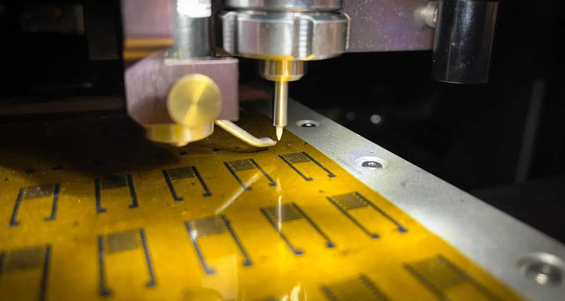 Artificial neurons successfully communicate with living brain cells