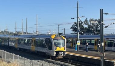 AT works to get Auckland trains running again after network failure