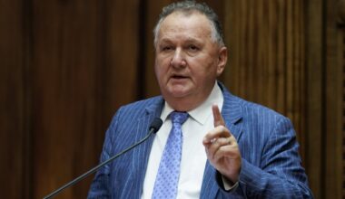 Govt considers giving businesses extra info amid uncertainty