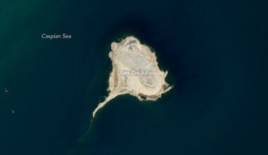 NASA spots muddy islands with tails