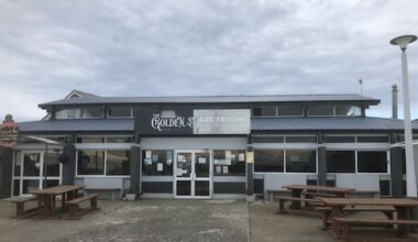 Bluff pub slammed for unidentifiable food, absent bar manager