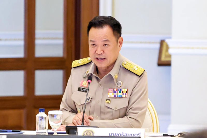 Prime Minister Anutin Charnvirakul chairs a meeting to consider the budget framework for the 2027 fiscal year at Government House on Wednesday. (Photo: Chanat Katanyu)