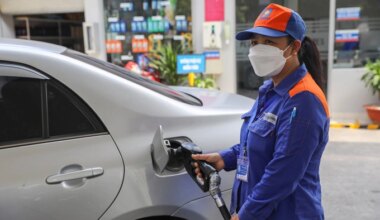 Gasoline prices plunge to lowest since early March