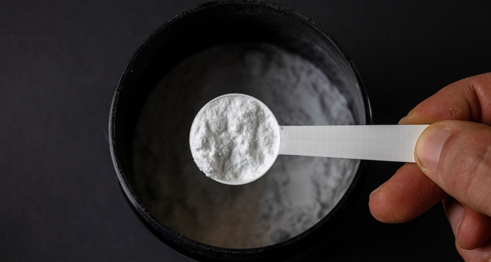 creatine supplement scoop