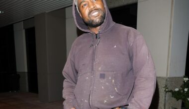 The National Desk dark theme brand icon