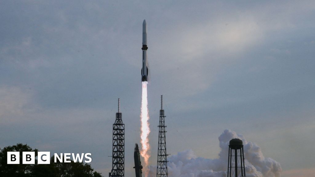 Blue Origin rocket grounded after satellite 'mishap' - BBC