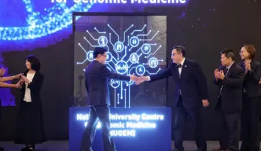 National Research Foundation chairman Mr Heng Swee Keat (centre left) and Professor Chong Yap Seng, deputy chief executive (Education and Research) of National University Health System (NUHS) and Dean of the National University of Singapore Yong Loo Lin School of Medicine, shaking hands to mark the launch of the National University Centre for Genomic Medicine by NUHS during its biennial Scientific and Innovation Summit at Shangri-La Hotel on April 2, 2026. ST PHOTO: KEVIN LIM azgenome02